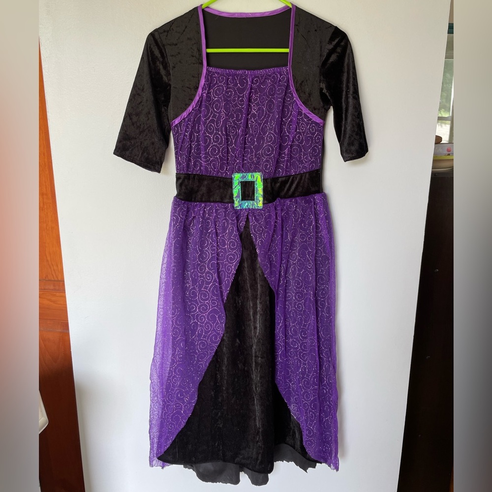 Girls Witch Halloween Costume, size M